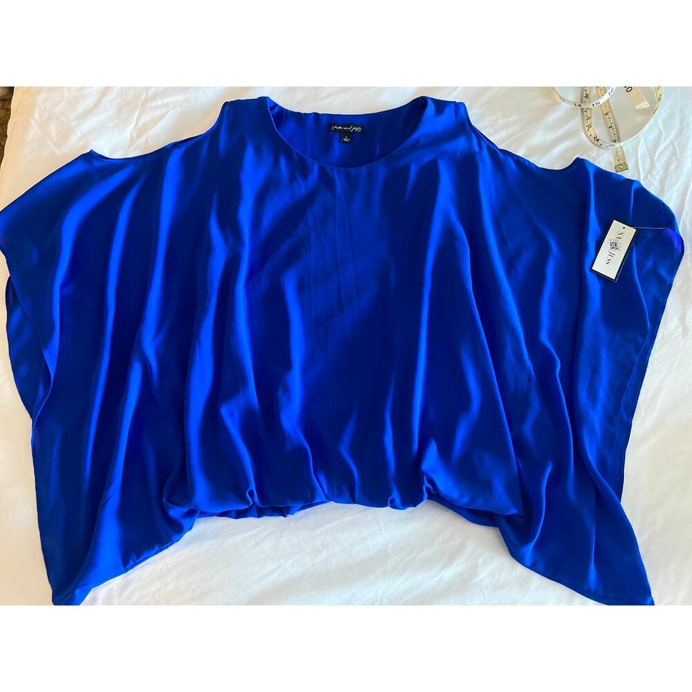 NWT Batwing Blouse w/Cold Shoulders Cinched Waist